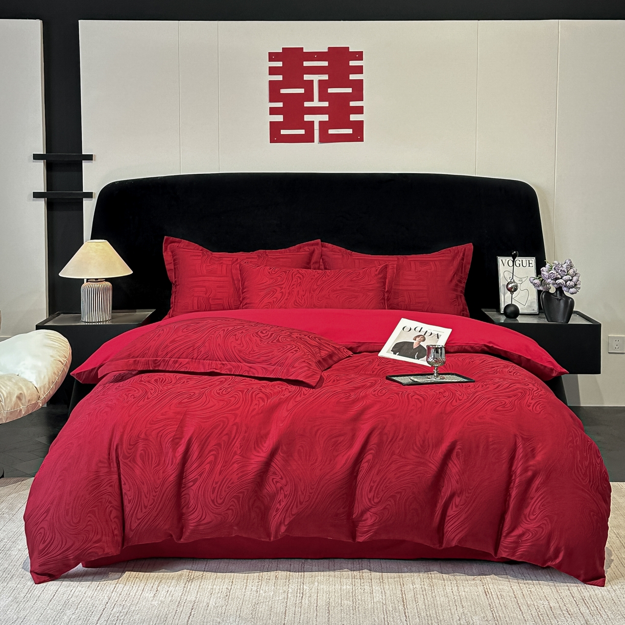 91家纺网 家纺一手货源 找家纺 宅家居 2026新款婚庆系列A类A版60支立体浮雕贡缎提花光泽绸缎感B版长绒棉纯棉四件套 凯迪娜-红