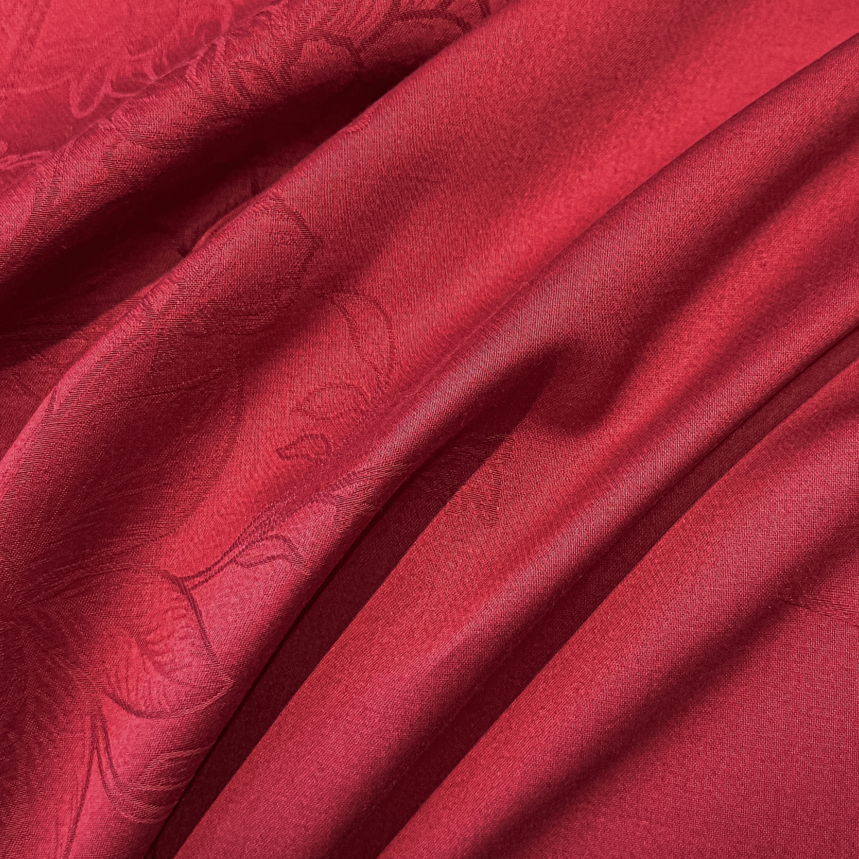 91家纺网 家纺一手货源 找家纺 宅家居 2026新款婚庆系列A类A版60支立体浮雕贡缎提花光泽绸缎感B版长绒棉纯棉四件套 恋曲花语-红