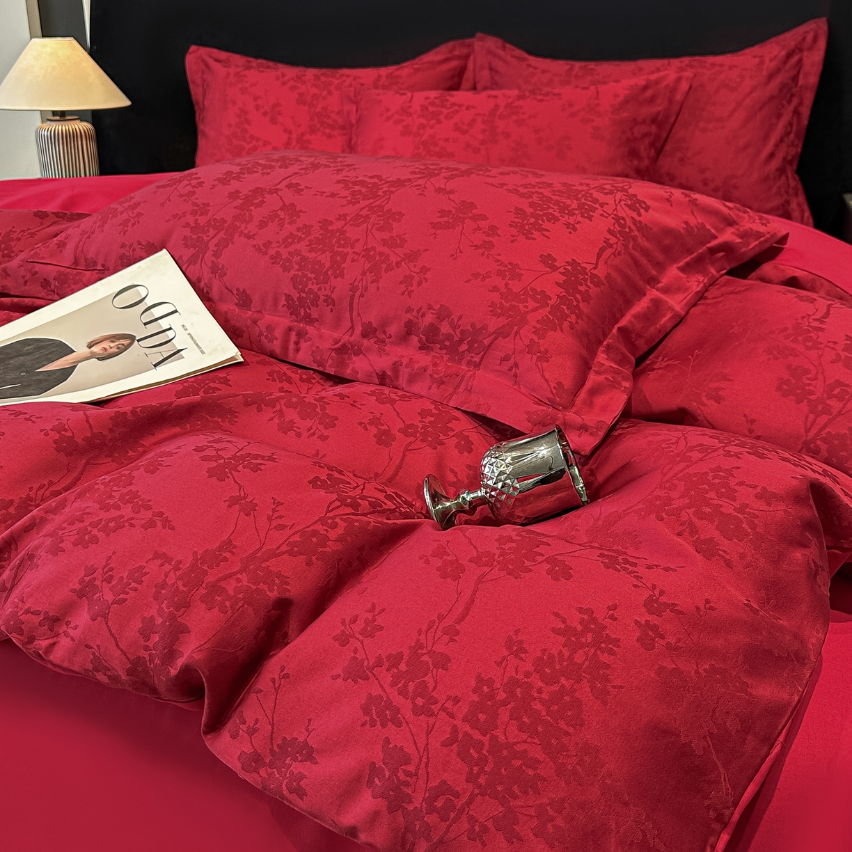 91家纺网 家纺一手货源 找家纺 宅家居 2026新款婚庆系列A类A版60支立体浮雕贡缎提花光泽绸缎感B版长绒棉纯棉四件套 梦幻花园-红