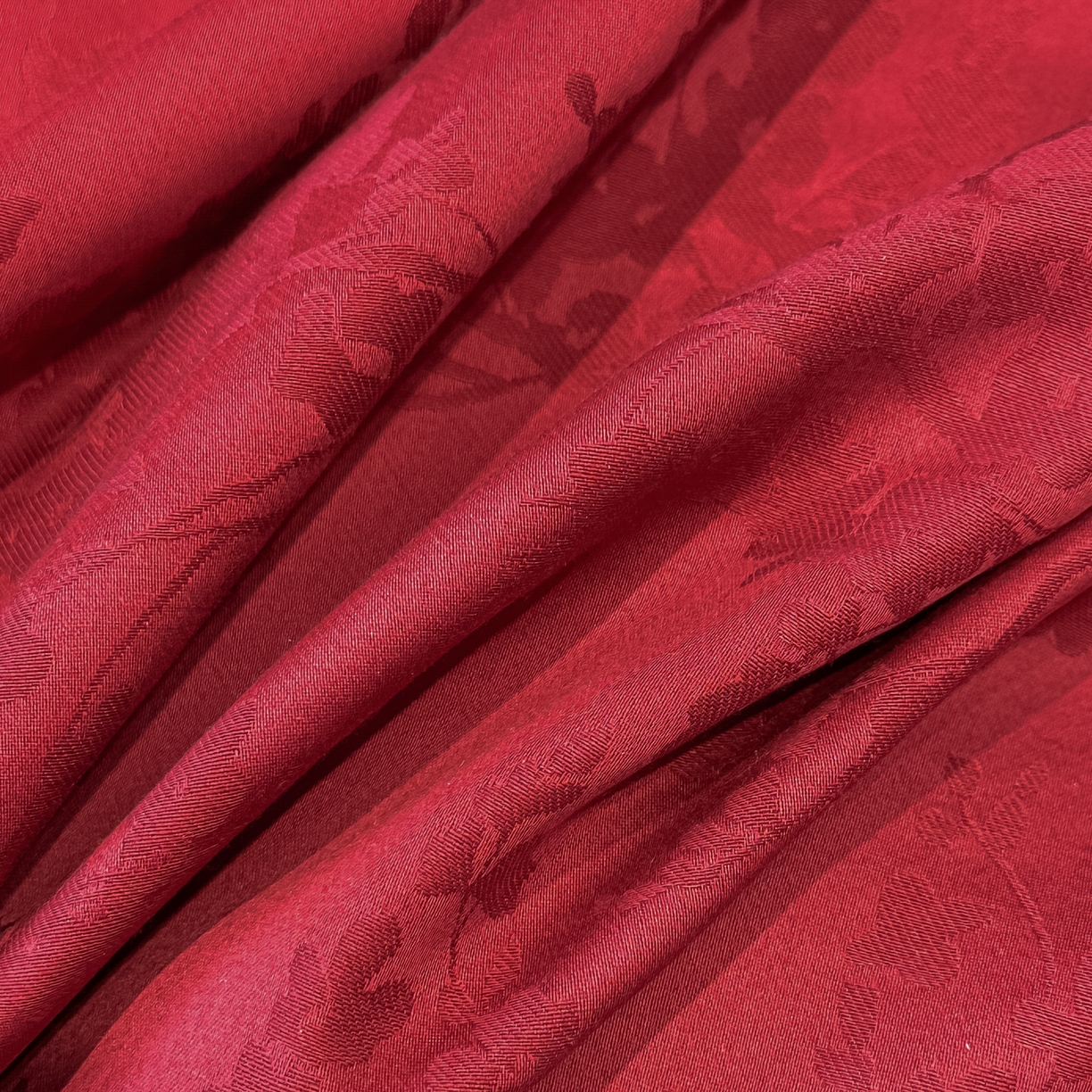 91家纺网 家纺一手货源 找家纺 宅家居 2026新款婚庆系列A类A版60支立体浮雕贡缎提花光泽绸缎感B版长绒棉纯棉四件套 梦幻花园-红