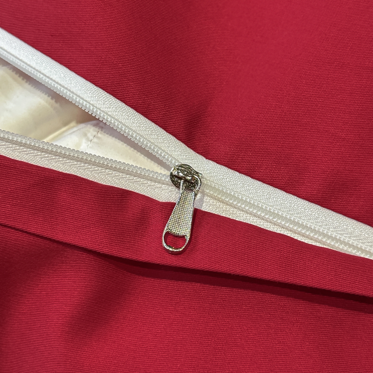 91家纺网 家纺一手货源 找家纺 宅家居 2026新款婚庆系列A类A版60支立体浮雕贡缎提花光泽绸缎感B版长绒棉纯棉四件套 梦幻花园-红