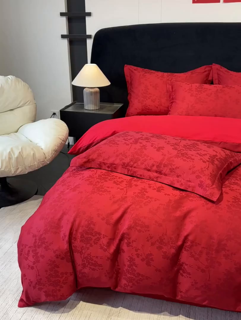 91家纺网 家纺一手货源 找家纺 宅家居 2026新款婚庆系列A类A版60支立体浮雕贡缎提花光泽绸缎感B版长绒棉纯棉四件套 梦幻花园-红