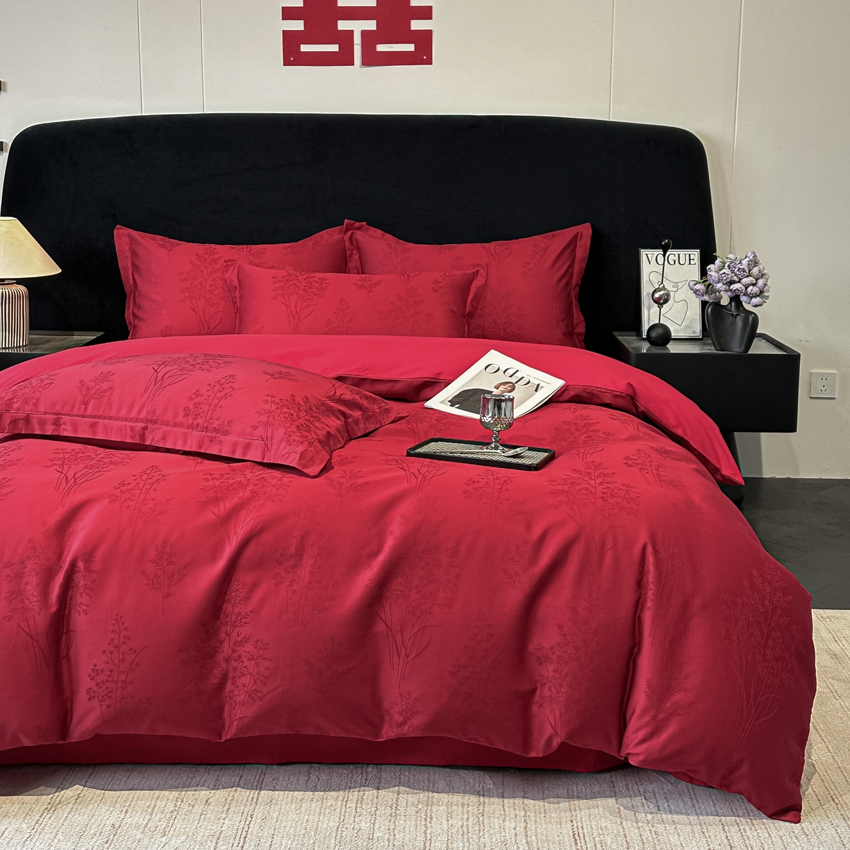 91家纺网 家纺一手货源 找家纺 宅家居 2026新款婚庆系列A类A版60支立体浮雕贡缎提花光泽绸缎感B版长绒棉纯棉四件套 清风颂雅-红