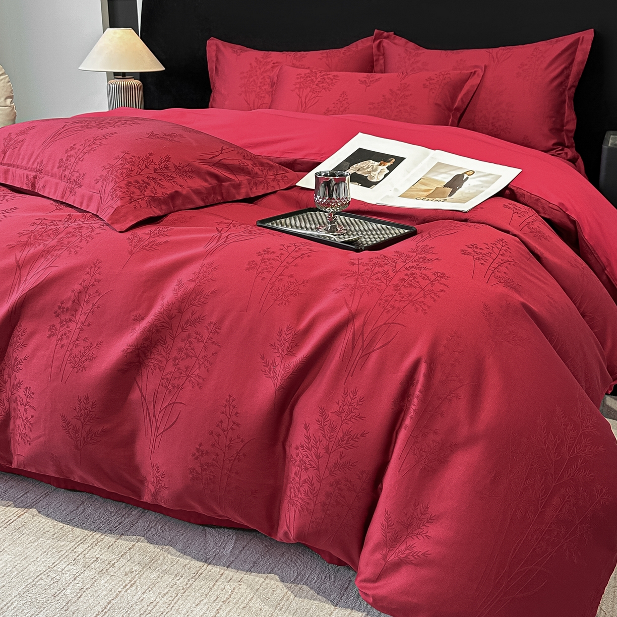 91家纺网 家纺一手货源 找家纺 宅家居 2026新款婚庆系列A类A版60支立体浮雕贡缎提花光泽绸缎感B版长绒棉纯棉四件套 清风颂雅-红