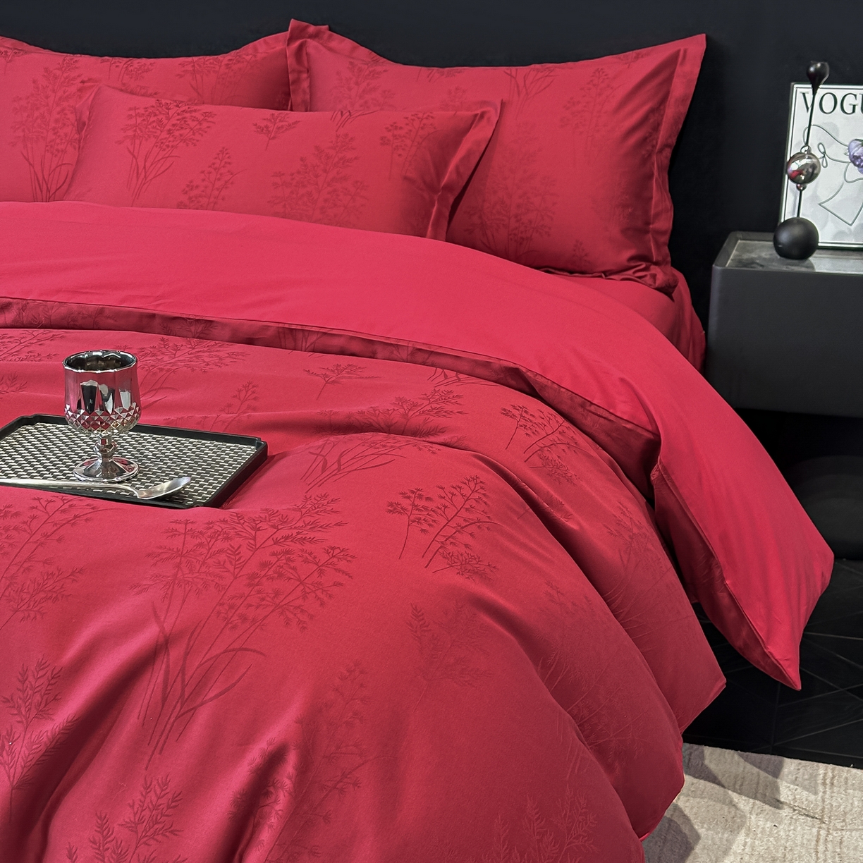 91家纺网 家纺一手货源 找家纺 宅家居 2026新款婚庆系列A类A版60支立体浮雕贡缎提花光泽绸缎感B版长绒棉纯棉四件套 清风颂雅-红