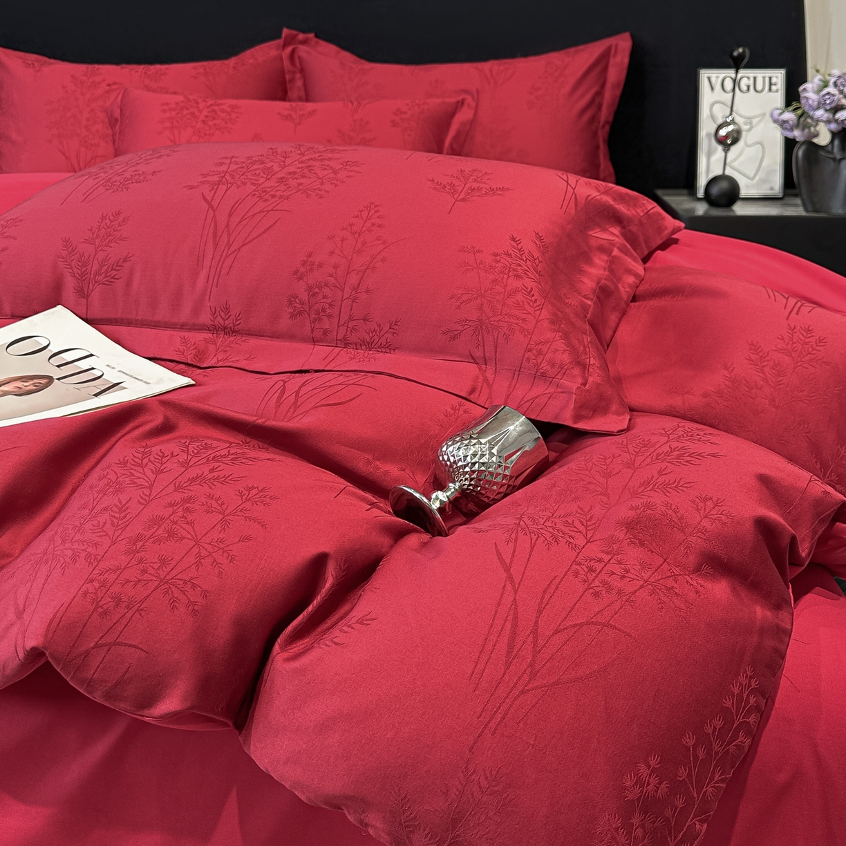 91家纺网 家纺一手货源 找家纺 宅家居 2026新款婚庆系列A类A版60支立体浮雕贡缎提花光泽绸缎感B版长绒棉纯棉四件套 清风颂雅-红