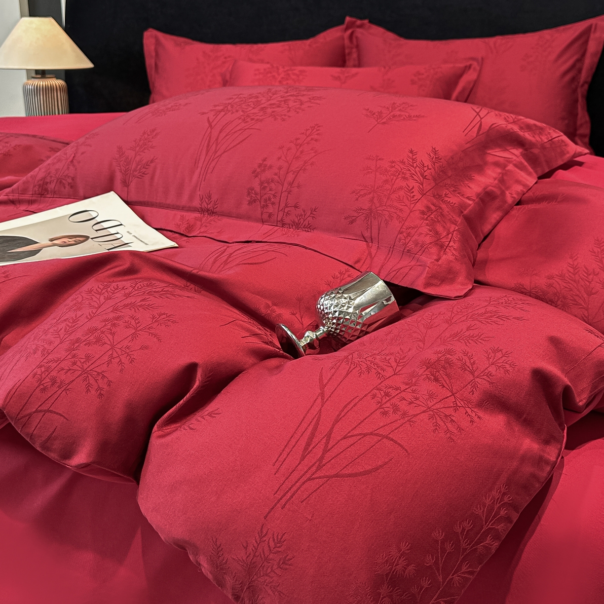 91家纺网 家纺一手货源 找家纺 宅家居 2026新款婚庆系列A类A版60支立体浮雕贡缎提花光泽绸缎感B版长绒棉纯棉四件套 清风颂雅-红