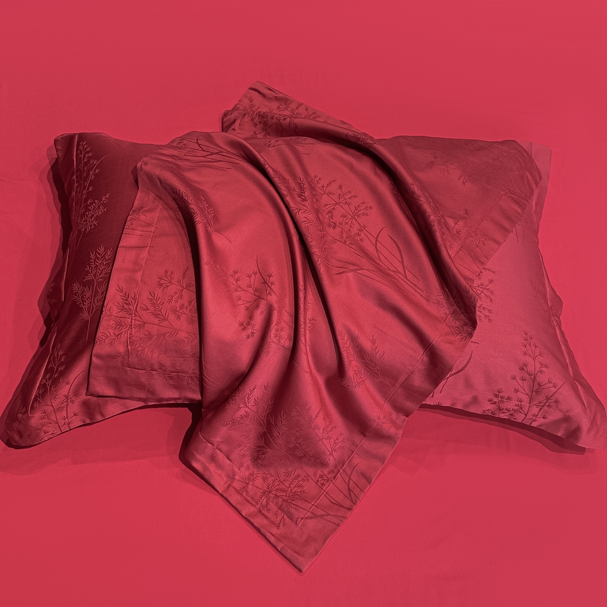 91家纺网 家纺一手货源 找家纺 宅家居 2026新款婚庆系列A类A版60支立体浮雕贡缎提花光泽绸缎感B版长绒棉纯棉四件套 清风颂雅-红