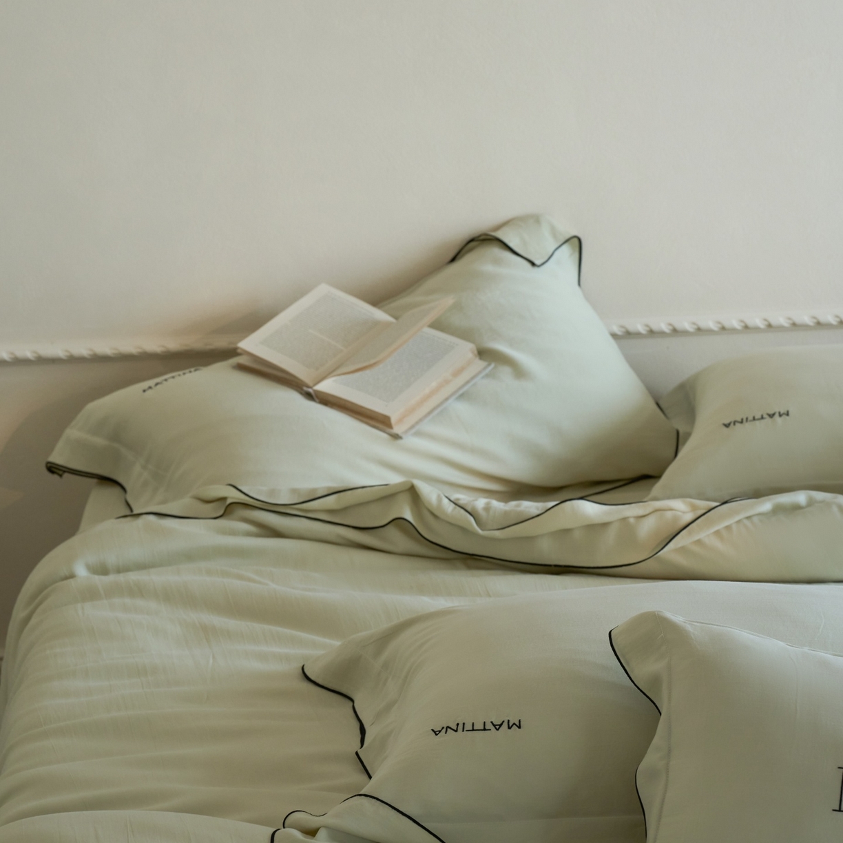 91家纺网 家纺一手货源 找家纺 （总）安莱生活 2026新款天丝砂洗母婴级A类（含报告）轻氧天丝叙“奶芙”刺绣四件套 奶芙系列