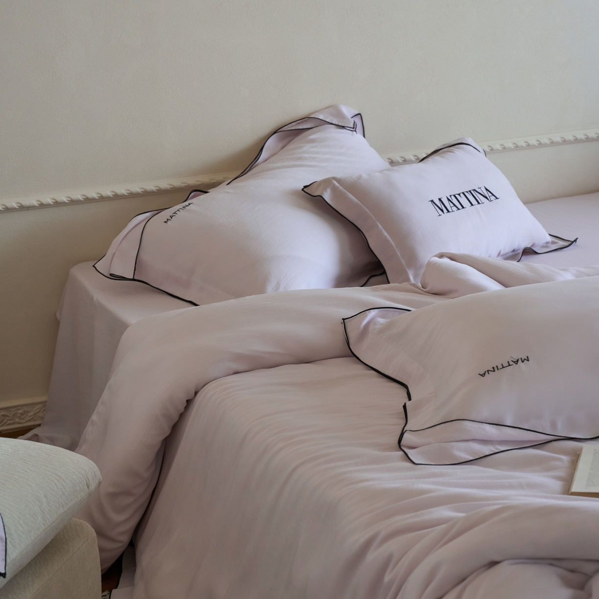 91家纺网 家纺一手货源 找家纺 安莱生活 2026新款天丝砂洗母婴级A类（含报告）轻氧天丝叙“奶芙”刺绣四件套 奶芙系列 奶芙-星光紫