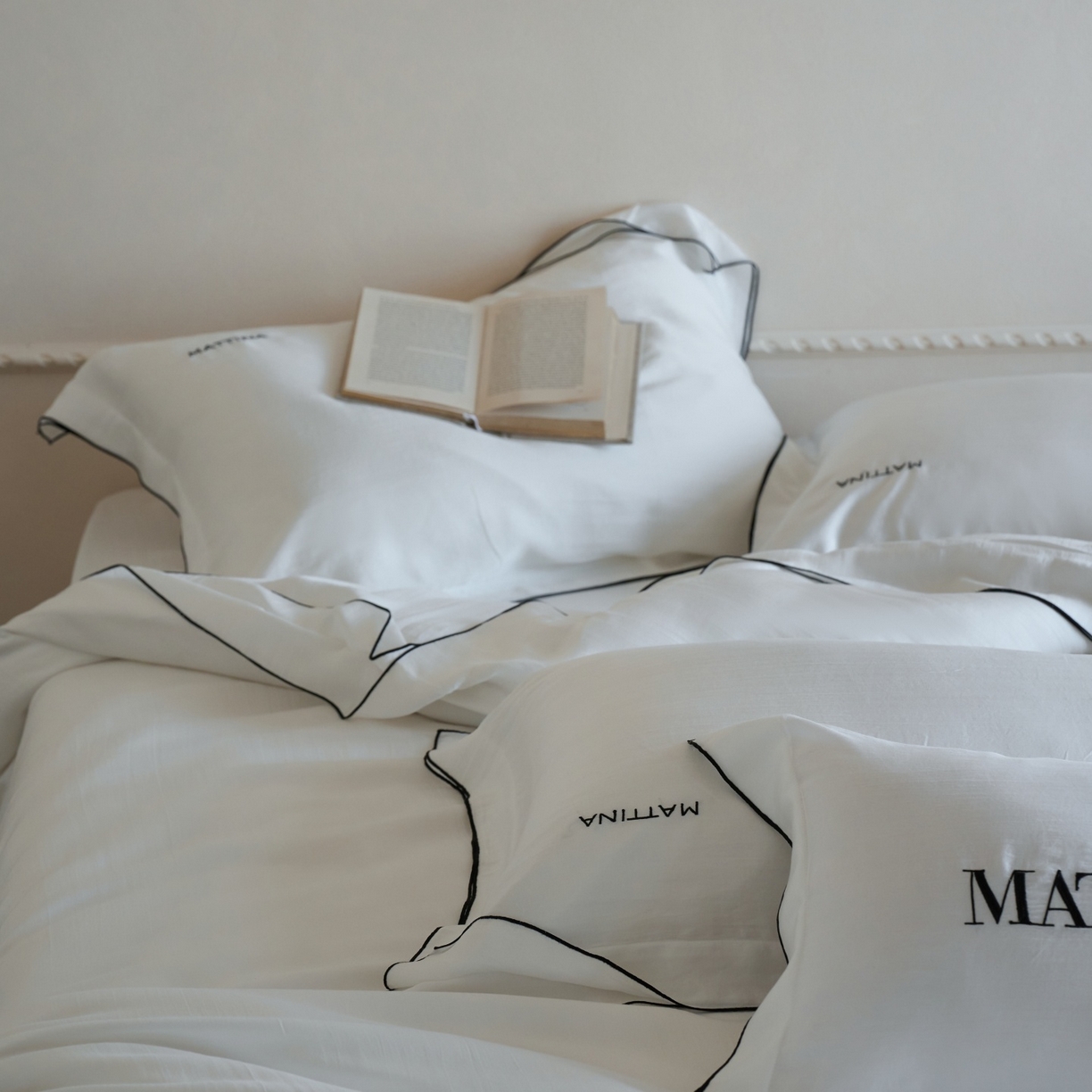 91家纺网 家纺一手货源 找家纺 安莱生活 2026新款天丝砂洗母婴级A类（含报告）轻氧天丝叙“奶芙”刺绣四件套 奶芙系列 奶芙-乳白