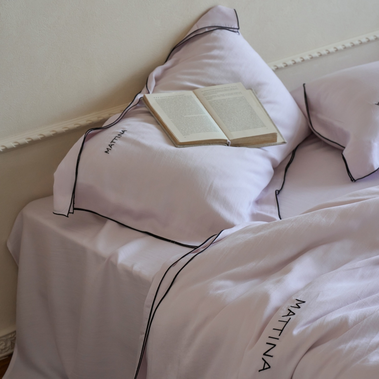 91家纺网 家纺一手货源 找家纺 安莱生活 2026新款天丝砂洗母婴级A类（含报告）轻氧天丝叙“奶芙”刺绣四件套 奶芙系列 奶芙-星光紫