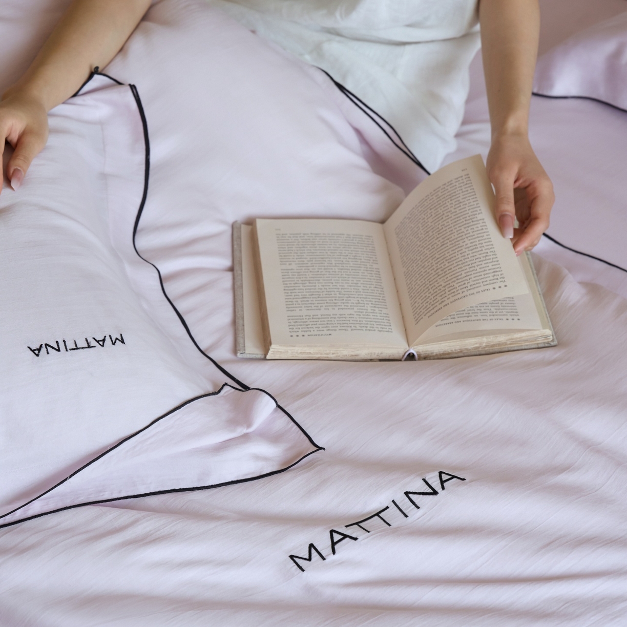 91家纺网 家纺一手货源 找家纺 安莱生活 2026新款天丝砂洗母婴级A类（含报告）轻氧天丝叙“奶芙”刺绣四件套 奶芙系列 奶芙-星光紫