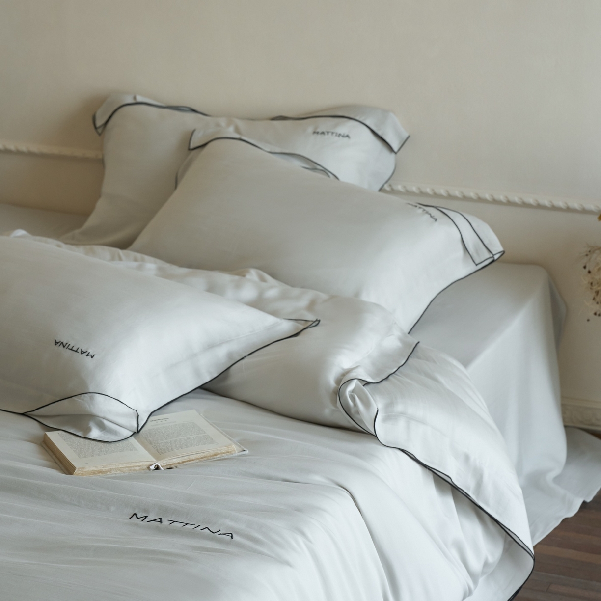 91家纺网 家纺一手货源 找家纺 安莱生活 2026新款天丝砂洗母婴级A类（含报告）轻氧天丝叙“奶芙”刺绣四件套 奶芙系列 奶芙-月影灰