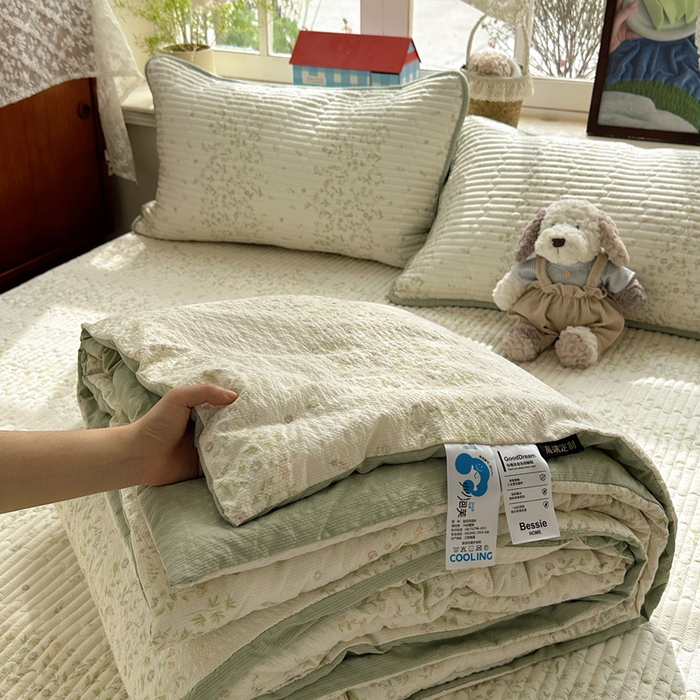 91家纺网 家纺一手货源 找家纺 （总）初念 2026新款高品质A类泡芙纱床盖夏被四件套-青提系列（晚风渐热，温柔续夏）