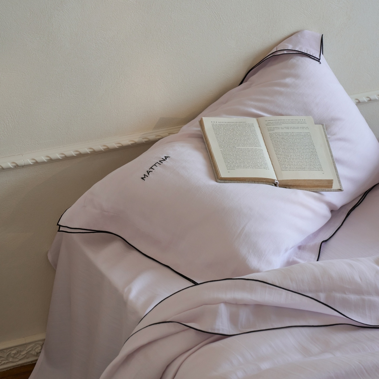 91家纺网 家纺一手货源 找家纺 安莱生活 2026新款天丝砂洗母婴级A类（含报告）轻氧天丝叙“奶芙”刺绣四件套 奶芙系列 奶芙-星光紫