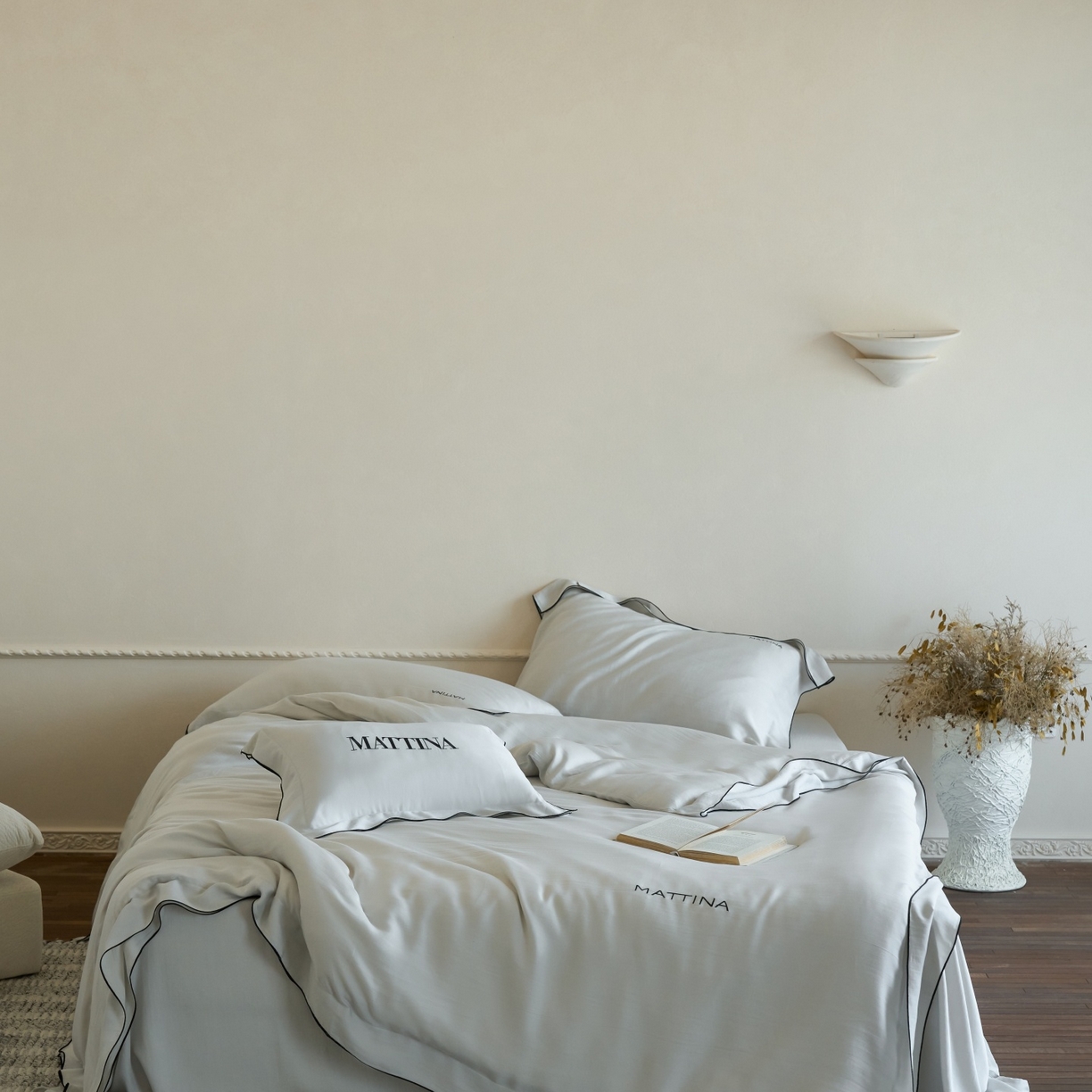 91家纺网 家纺一手货源 找家纺 安莱生活 2026新款天丝砂洗母婴级A类（含报告）轻氧天丝叙“奶芙”刺绣四件套 奶芙系列 奶芙-月影灰