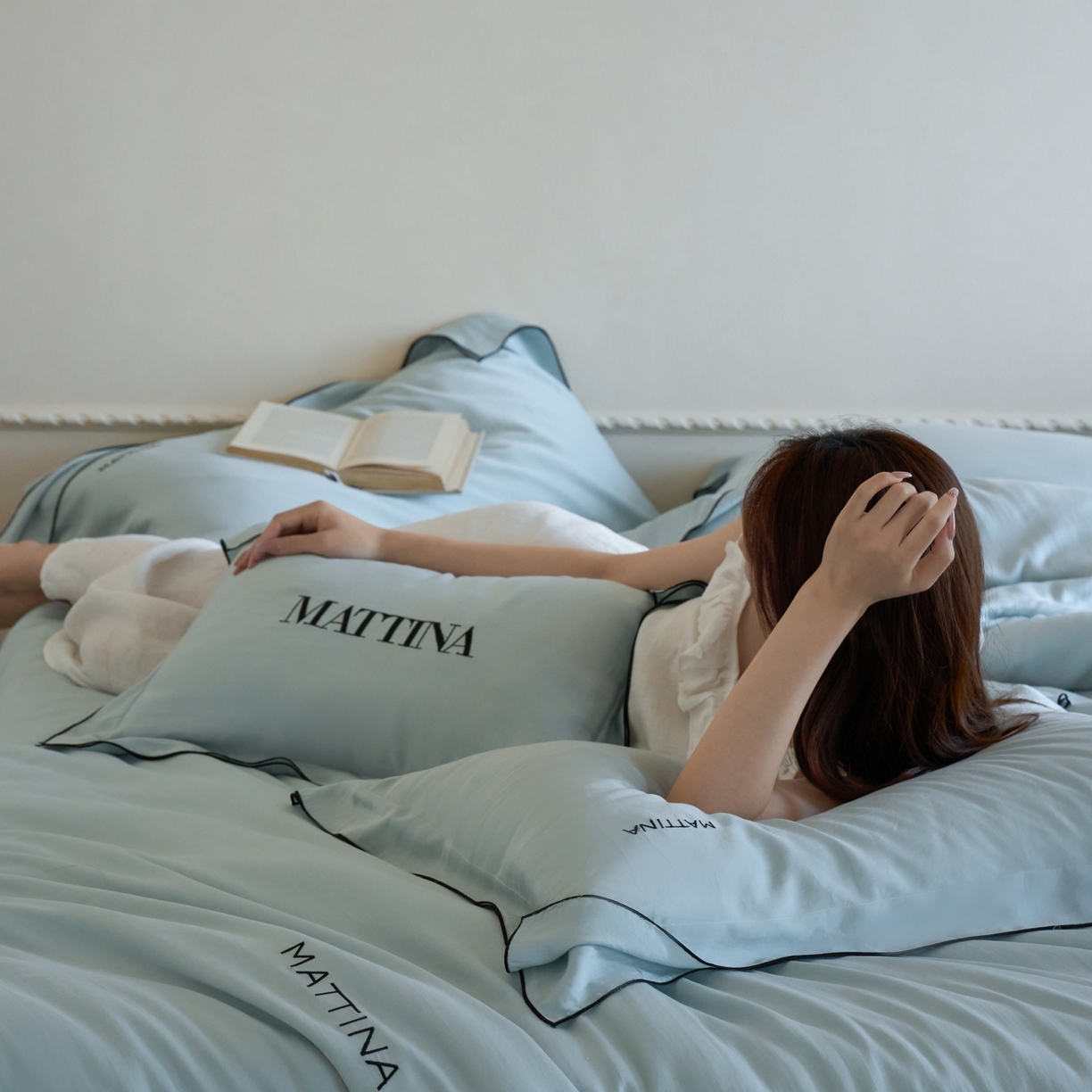 91家纺网 家纺一手货源 找家纺 安莱生活 2026新款天丝砂洗母婴级A类（含报告）轻氧天丝叙“奶芙”刺绣四件套 奶芙系列 奶芙-晴山蓝