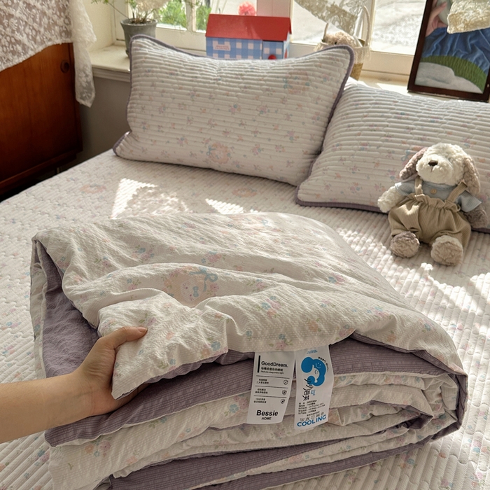 91家纺网 家纺一手货源 找家纺 （总）初念 2026新款高品质A类泡芙纱床盖夏被四件套-青提系列（晚风渐热，温柔续夏）