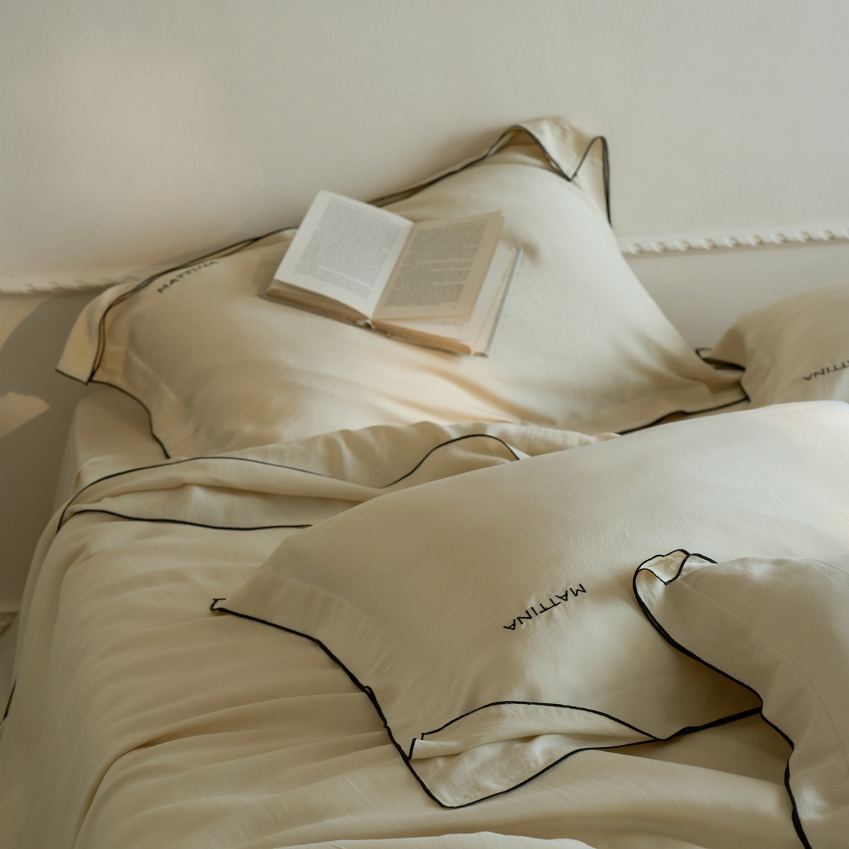 91家纺网 家纺一手货源 找家纺 安莱生活 2026新款天丝砂洗母婴级A类（含报告）轻氧天丝叙“奶芙”刺绣四件套 奶芙系列 奶芙-香槟金