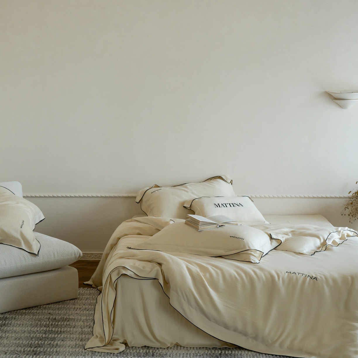 91家纺网 家纺一手货源 找家纺 安莱生活 2026新款天丝砂洗母婴级A类（含报告）轻氧天丝叙“奶芙”刺绣四件套 奶芙系列 奶芙-香槟金