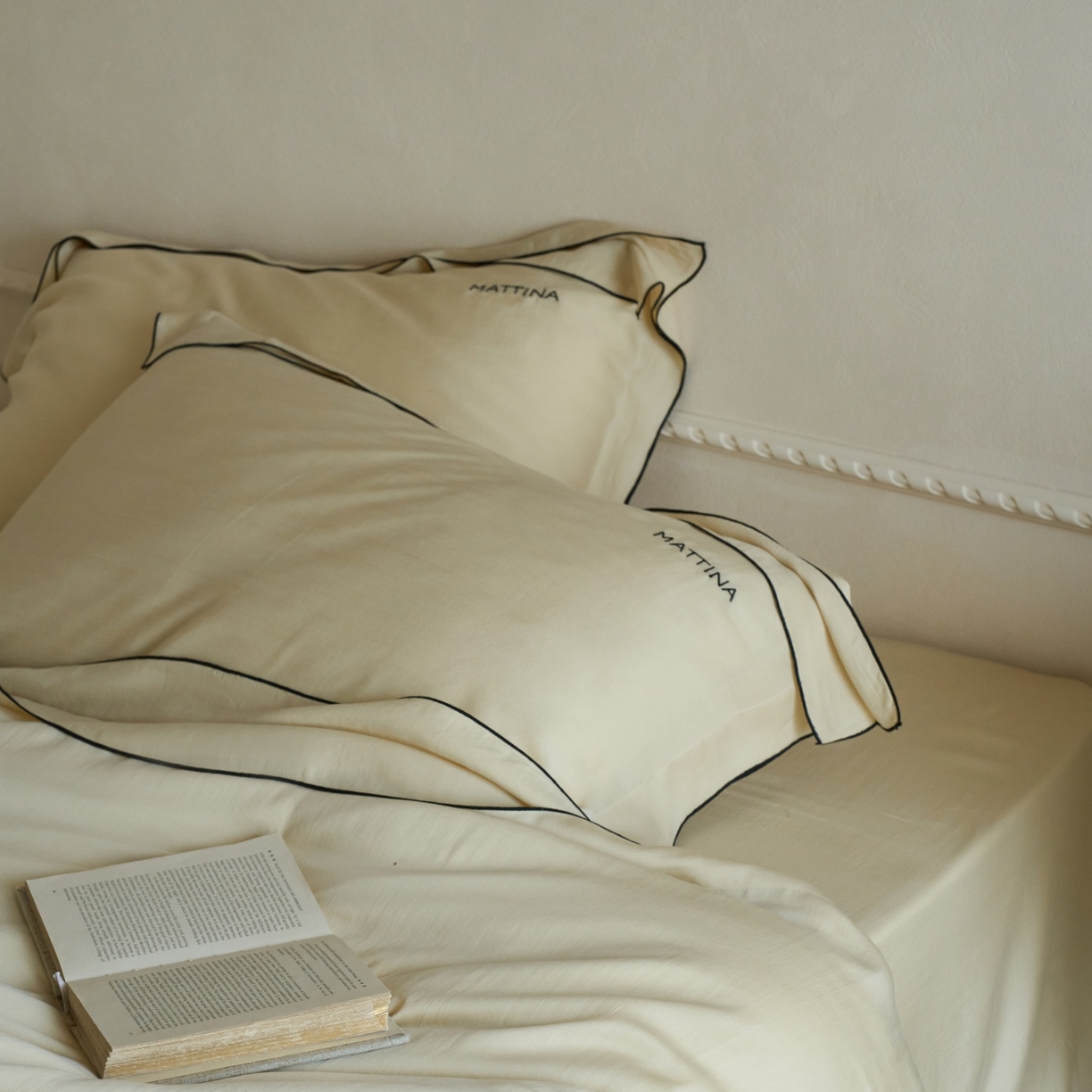 91家纺网 家纺一手货源 找家纺 安莱生活 2026新款天丝砂洗母婴级A类（含报告）轻氧天丝叙“奶芙”刺绣四件套 奶芙系列 奶芙-香槟金