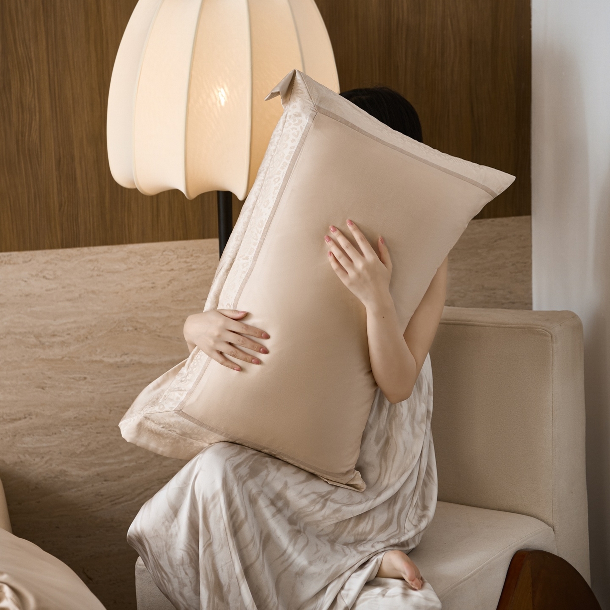 91家纺网 家纺一手货源 找家纺 （总）安莱生活 2026新款天丝棉豹影锦边边条绣花拼接款四件套 豹影锦边系列