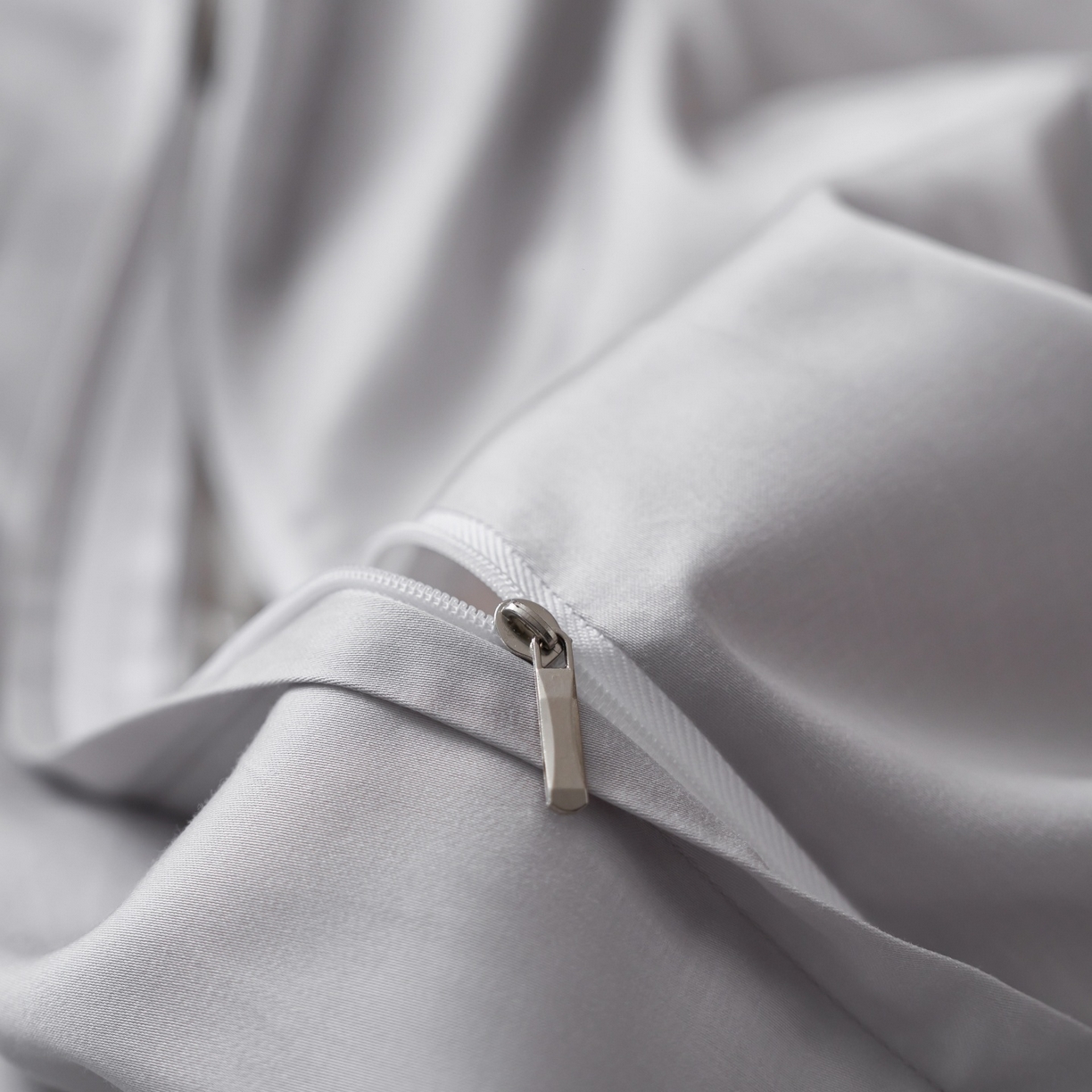 91家纺网 家纺一手货源 找家纺 安莱生活 2026新款天丝棉豹影锦边边条绣花拼接款四件套 豹影锦边系列 豹影锦边-银灰