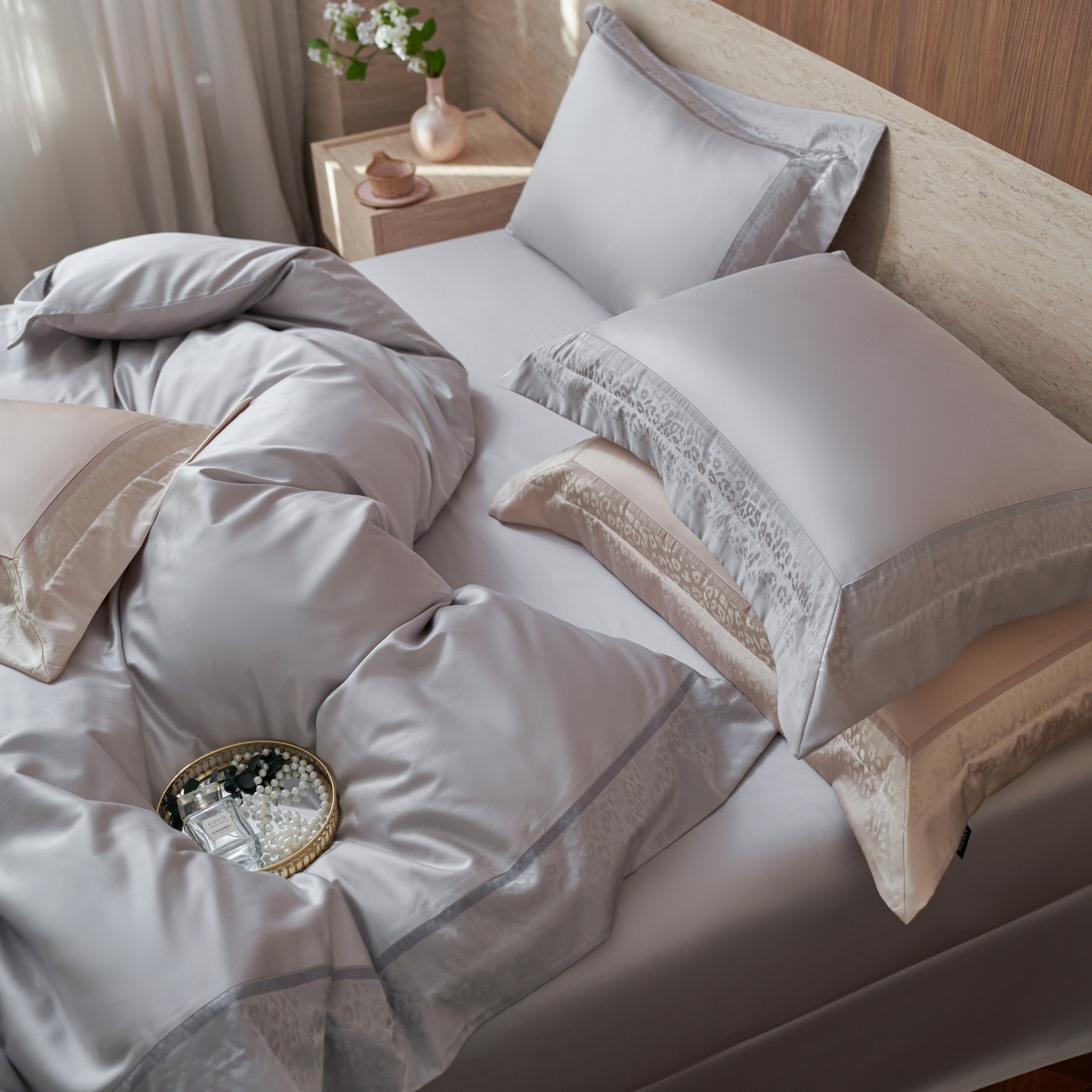 91家纺网 家纺一手货源 找家纺 安莱生活 2026新款天丝棉豹影锦边边条绣花拼接款四件套 豹影锦边系列 豹影锦边-银灰