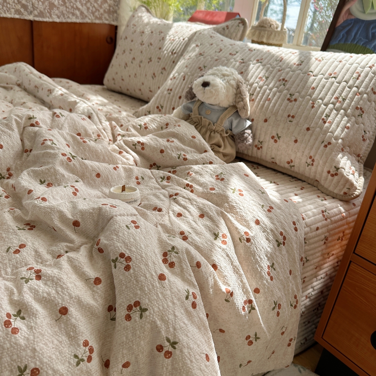 91家纺网 家纺一手货源 找家纺 初念 2026新款高品质A类泡芙纱床盖夏被四件套-青提系列（晚风渐热，温柔续夏） 青提-酒渍樱桃