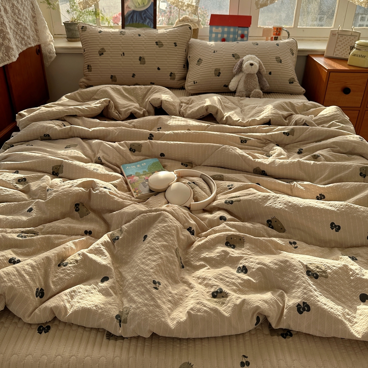 91家纺网 家纺一手货源 找家纺 初念 2026新款高品质A类泡芙纱床盖夏被四件套-青提系列（晚风渐热，温柔续夏） 青提-咖啡小猫