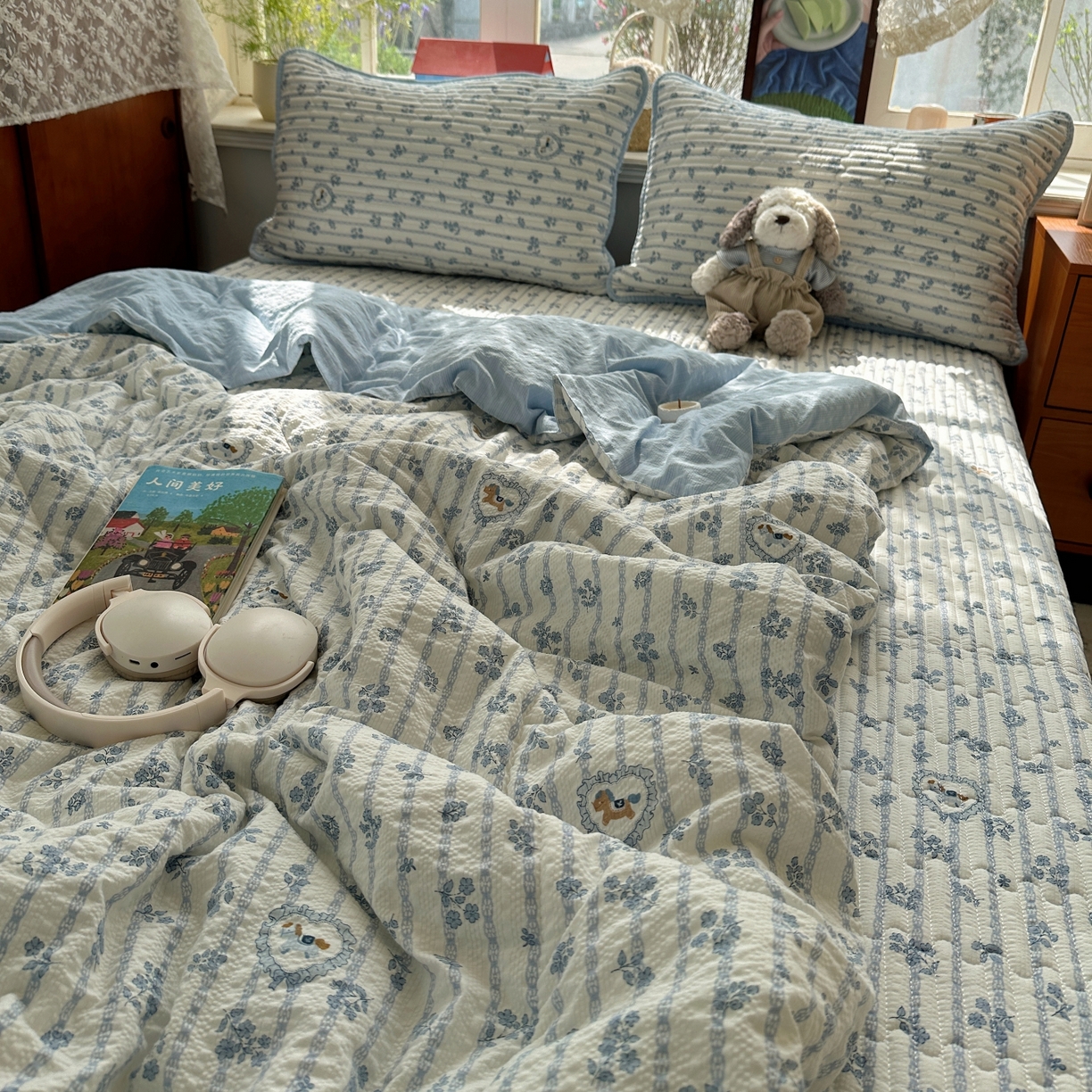 91家纺网 家纺一手货源 找家纺 初念 2026新款高品质A类泡芙纱床盖夏被四件套-青提系列（晚风渐热，温柔续夏） 青提-浅蓝花织
