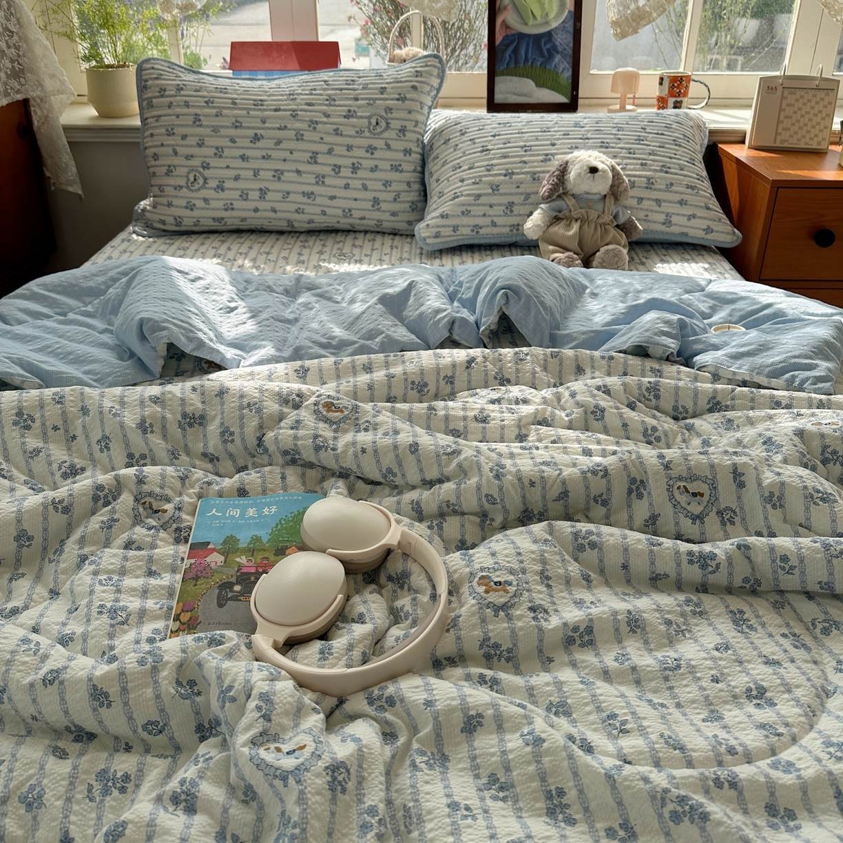 91家纺网 家纺一手货源 找家纺 初念 2026新款高品质A类泡芙纱床盖夏被四件套-青提系列（晚风渐热，温柔续夏） 青提-浅蓝花织