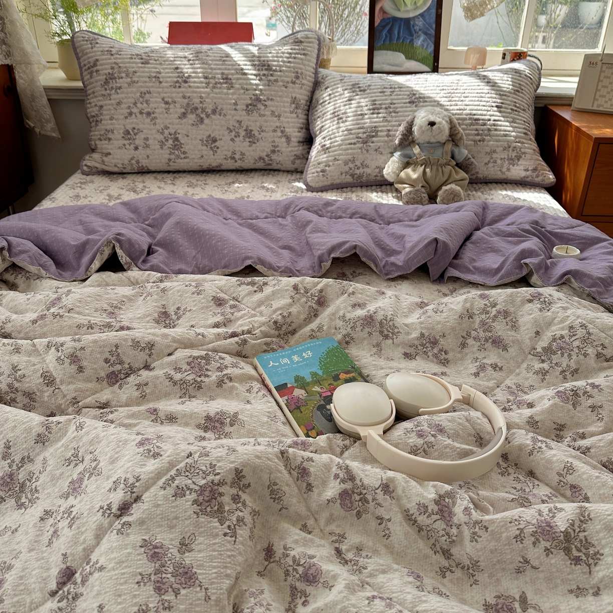 91家纺网 家纺一手货源 找家纺 初念 2026新款高品质A类泡芙纱床盖夏被四件套-青提系列（晚风渐热，温柔续夏） 青提-柔紫碎花屿