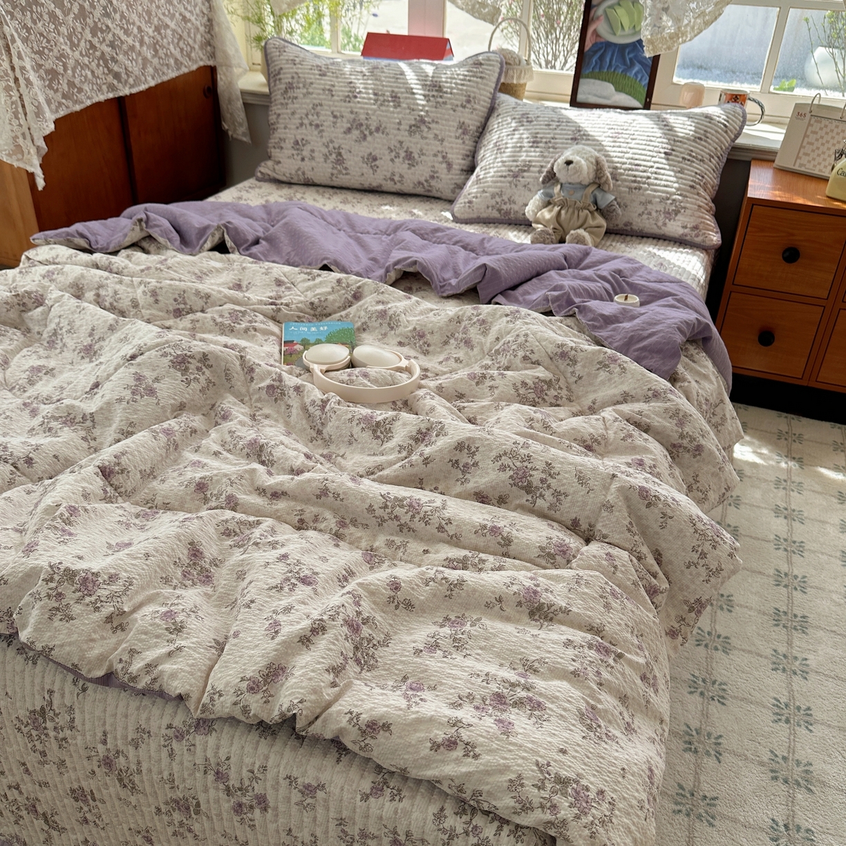 91家纺网 家纺一手货源 找家纺 初念 2026新款高品质A类泡芙纱床盖夏被四件套-青提系列（晚风渐热，温柔续夏） 青提-柔紫碎花屿