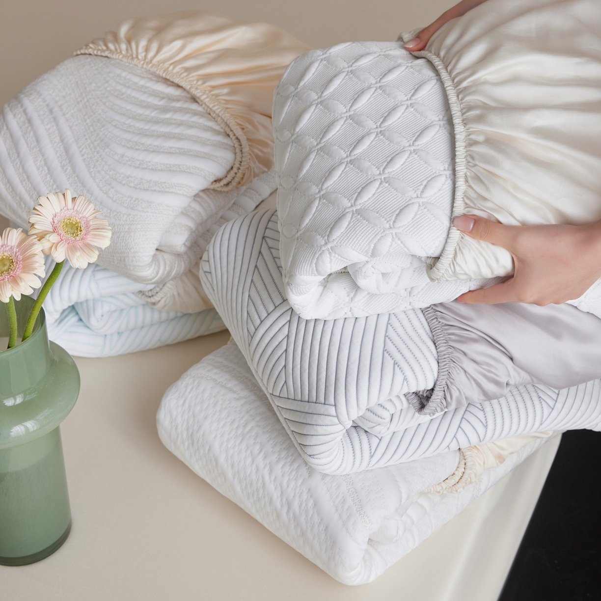 91家纺网 家纺一手货源 找家纺 安莱生活 2026新款A类“冰糕”高分子PE550D床笠款（含银丝款）三件套凉席-第一批 组合图仅供展示不可下单