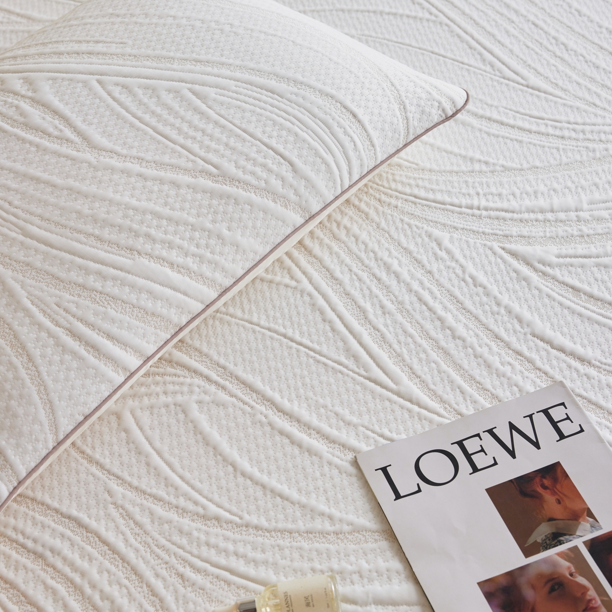 91家纺网 家纺一手货源 找家纺 安莱生活 2026新款A类“冰糕”高分子PE550D床笠款（含银丝款）三件套凉席-第一批 缦纱