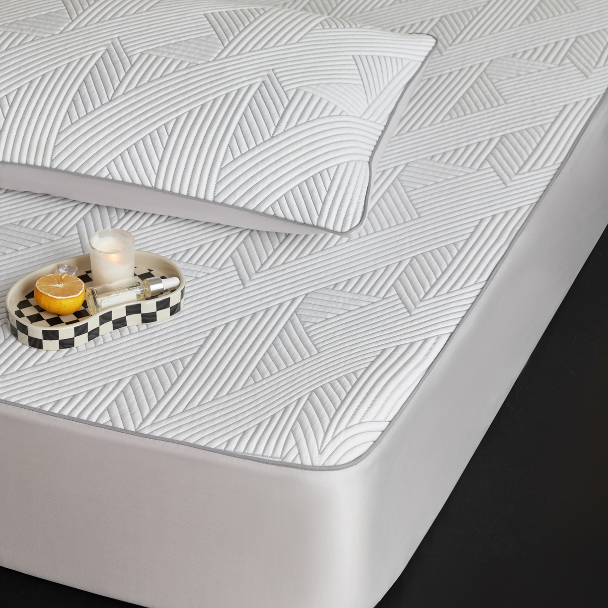 91家纺网 家纺一手货源 找家纺 安莱生活 2026新款A类“冰糕”高分子PE550D床笠款（含银丝款）三件套凉席-第一批 斜屿-灰