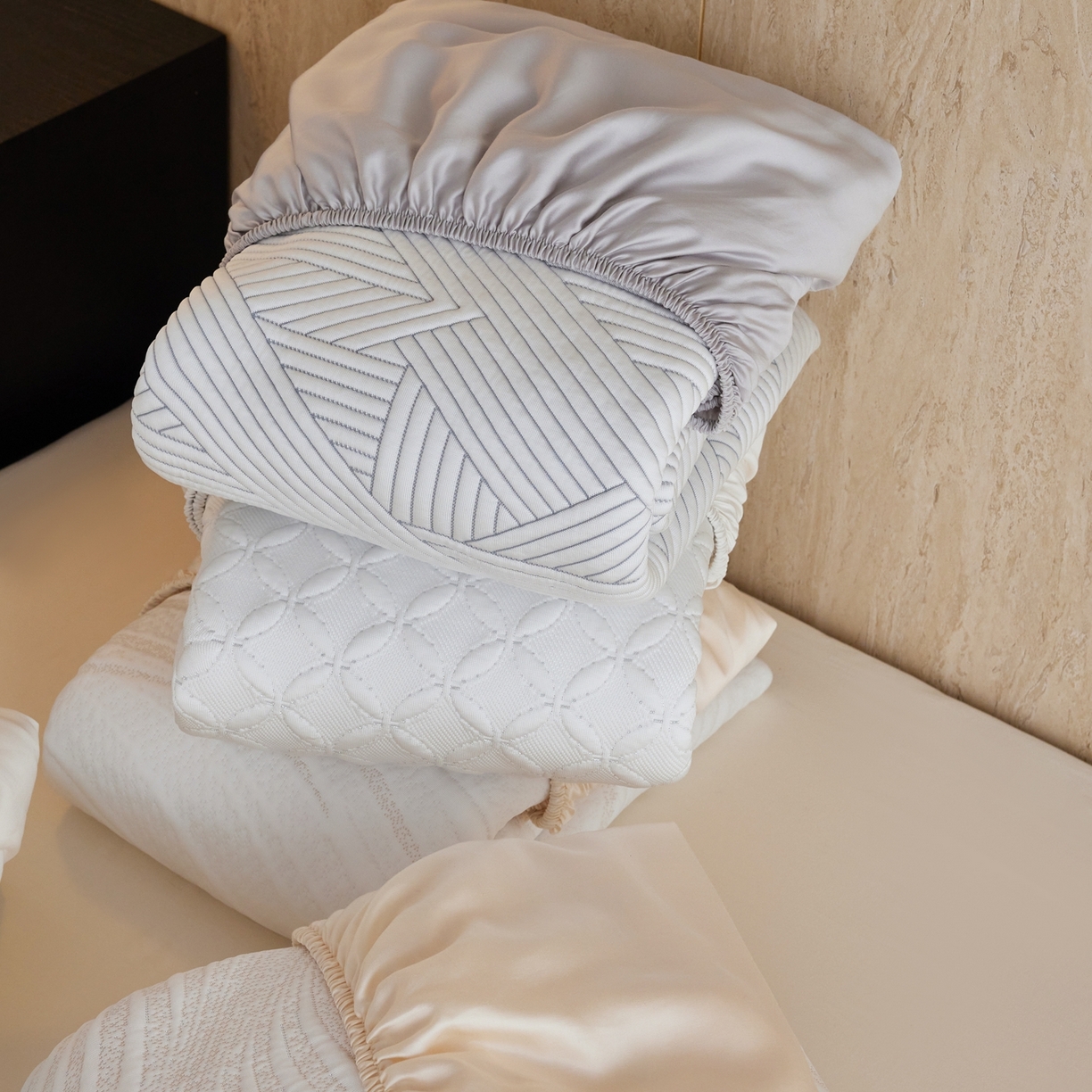 91家纺网 家纺一手货源 找家纺 安莱生活 2026新款A类“冰糕”高分子PE550D床笠款（含银丝款）三件套凉席-第一批 组合图仅供展示不可下单