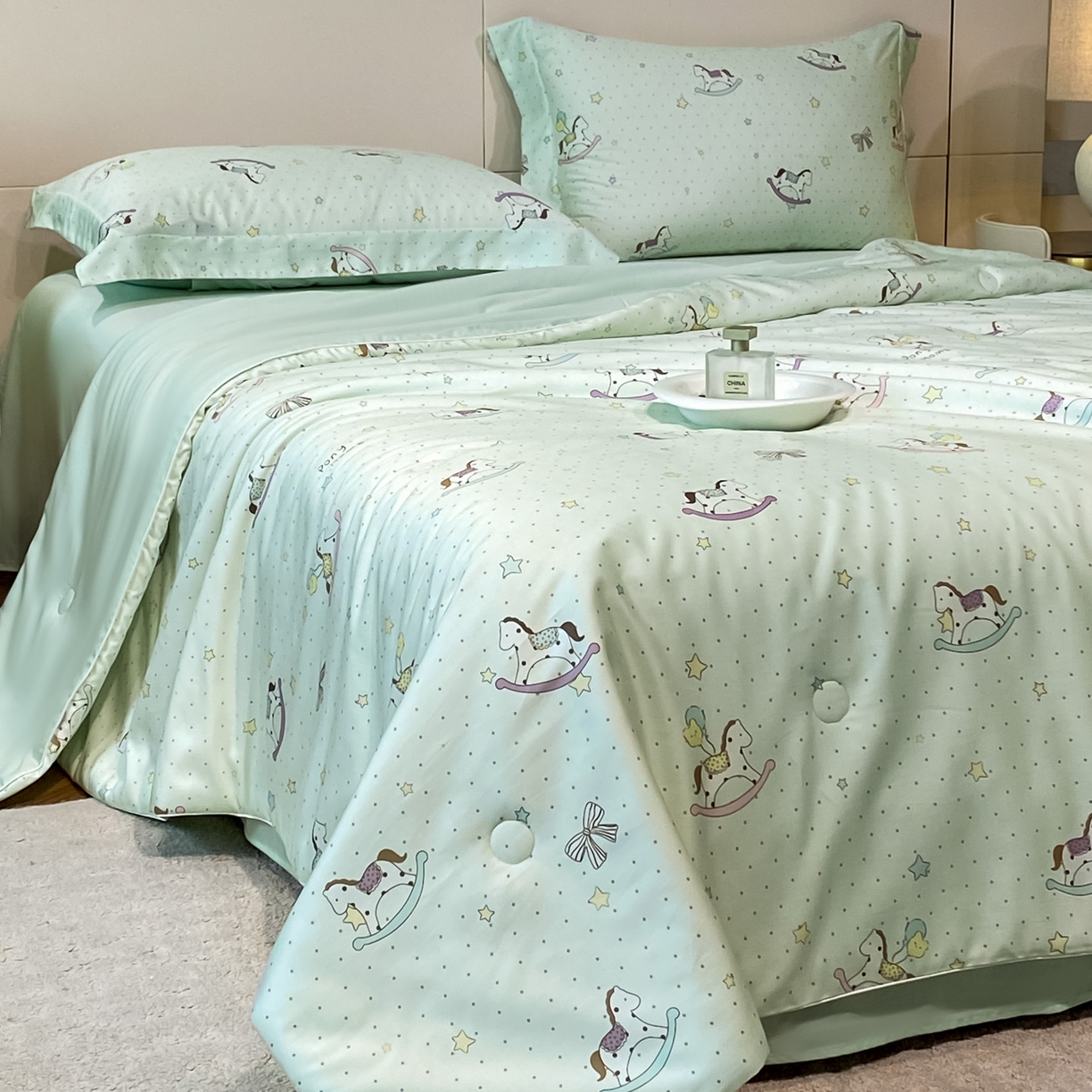 91家纺网 家纺一手货源 找家纺 （总）新方向 2026数码印花A类20%蚕丝天丝棉夏被四件套 65%60s兰精天丝 35%100支长绒棉-欢乐马