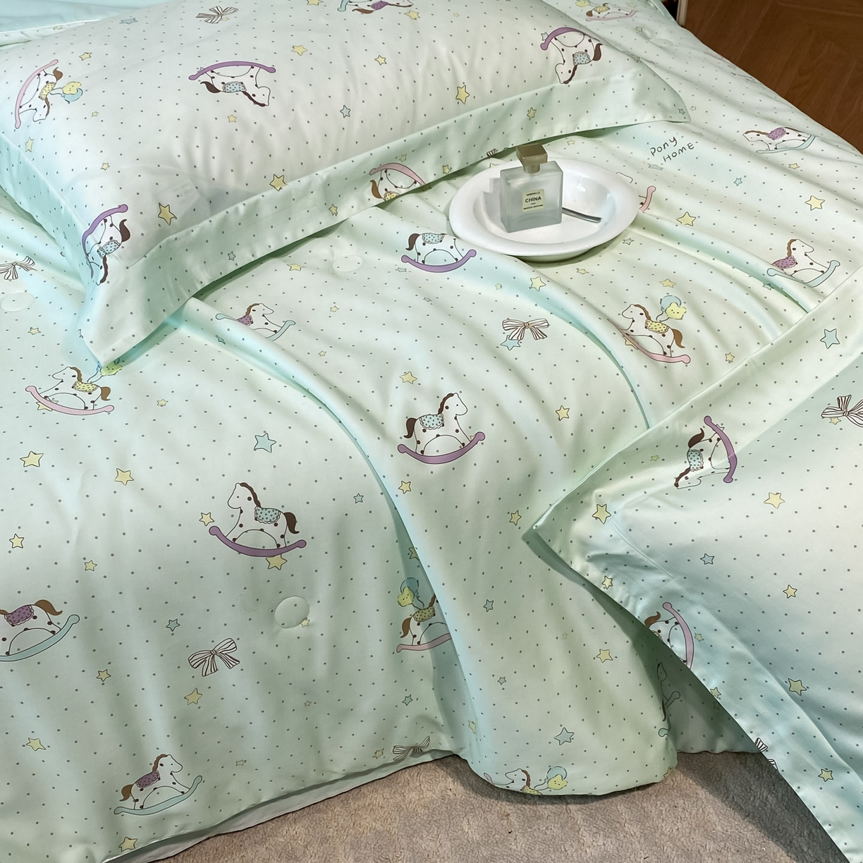 91家纺网 家纺一手货源 找家纺 （总）新方向 2026数码印花A类20%蚕丝天丝棉夏被四件套 65%60s兰精天丝 35%100支长绒棉-欢乐马