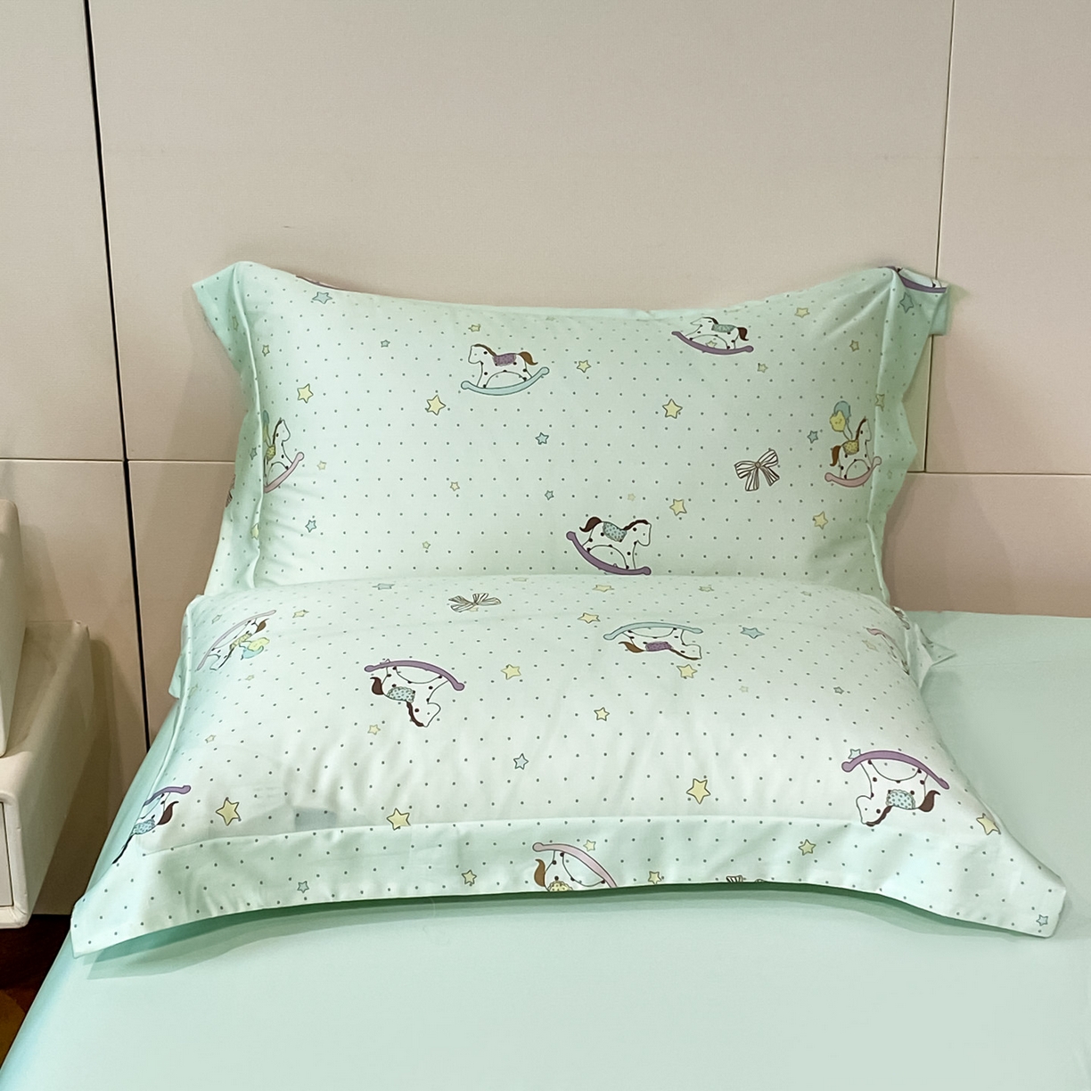 91家纺网 家纺一手货源 找家纺 新方向 2026春夏新款数码印花A类20%蚕丝天丝棉卡通夏被夏凉被空调被四件套-欢乐马 欢乐马-草绿
