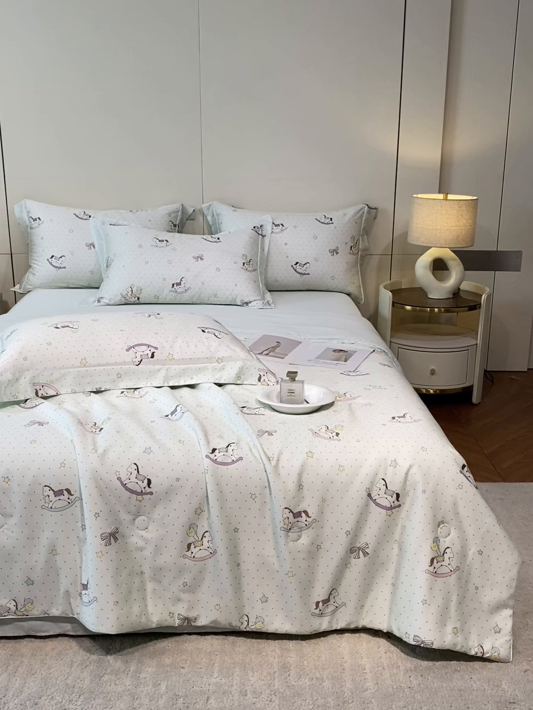 91家纺网 家纺一手货源 找家纺 （总）新方向 2026数码印花A类20%蚕丝天丝棉夏被四件套 65%60s兰精天丝 35%100支长绒棉-欢乐马