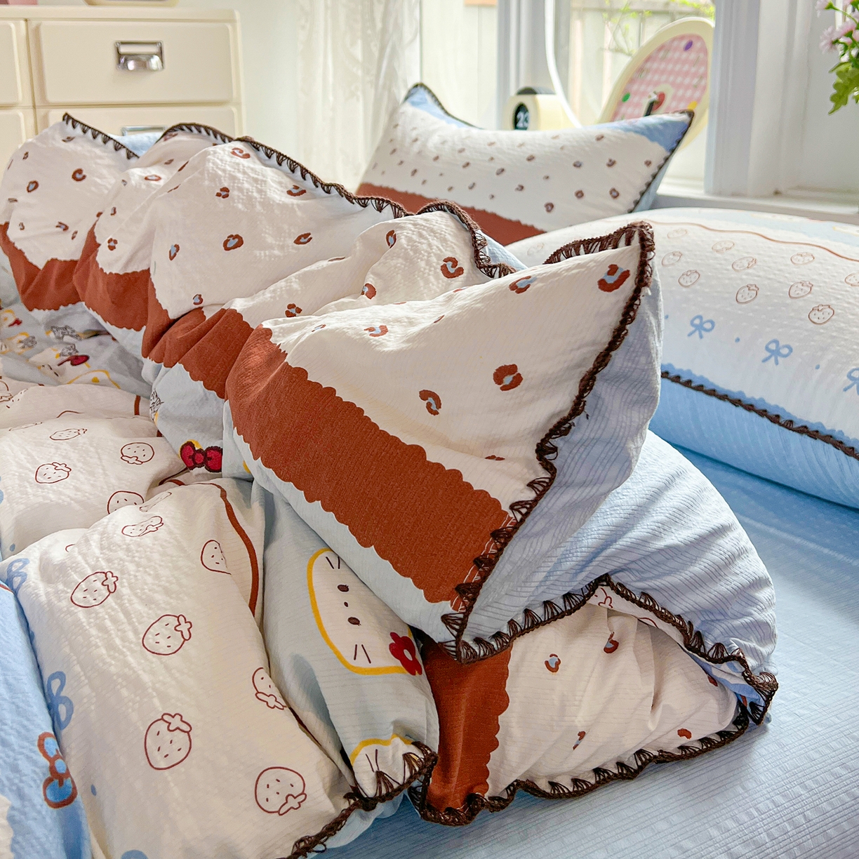 91家纺网 家纺一手货源 找家纺 恒尚居 2026新款泡芙纱四件套贝壳绣边床盖套件单被套床单床笠 【波点奶芙】贝壳边