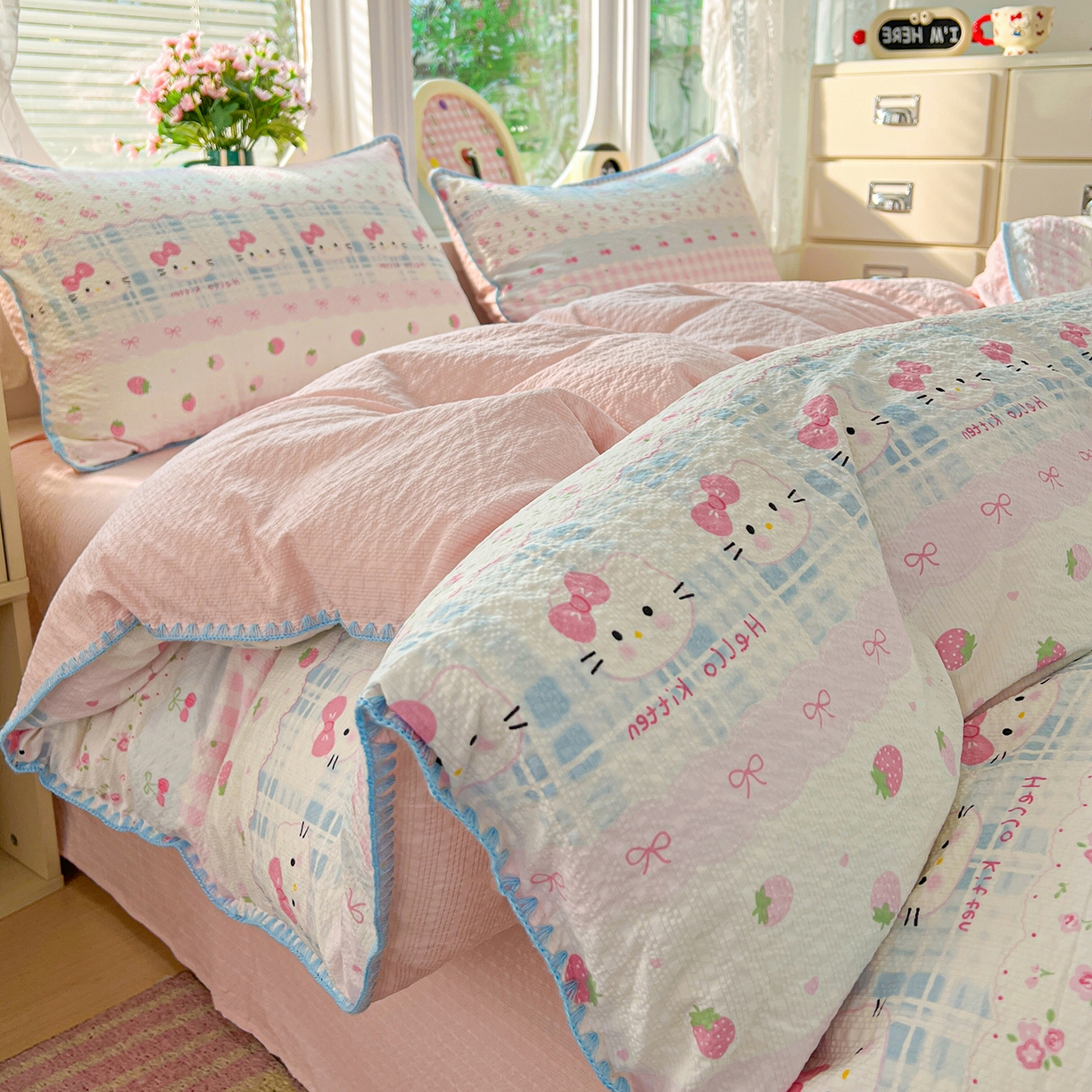 91家纺网 家纺一手货源 找家纺 恒尚居 2026新款泡芙纱四件套贝壳绣边床盖套件单被套床单床笠 【草莓KT】贝壳边