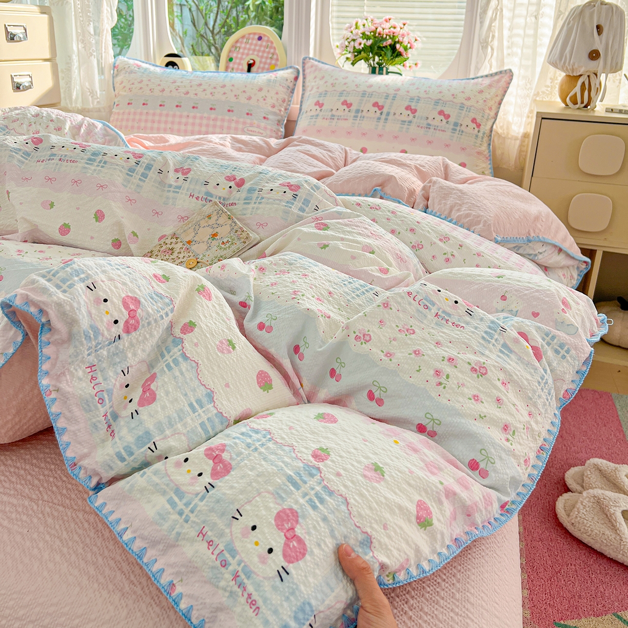 91家纺网 家纺一手货源 找家纺 恒尚居 2026新款泡芙纱四件套贝壳绣边床盖套件单被套床单床笠 【草莓KT】贝壳边