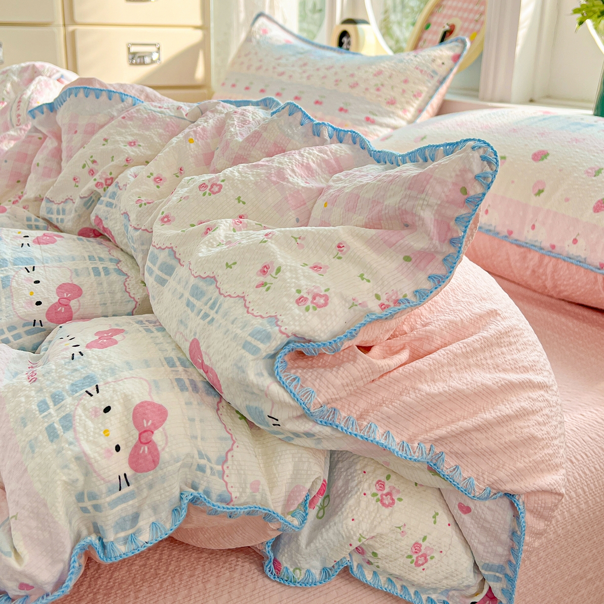 91家纺网 家纺一手货源 找家纺 恒尚居 2026新款泡芙纱四件套贝壳绣边床盖套件单被套床单床笠 【草莓KT】贝壳边