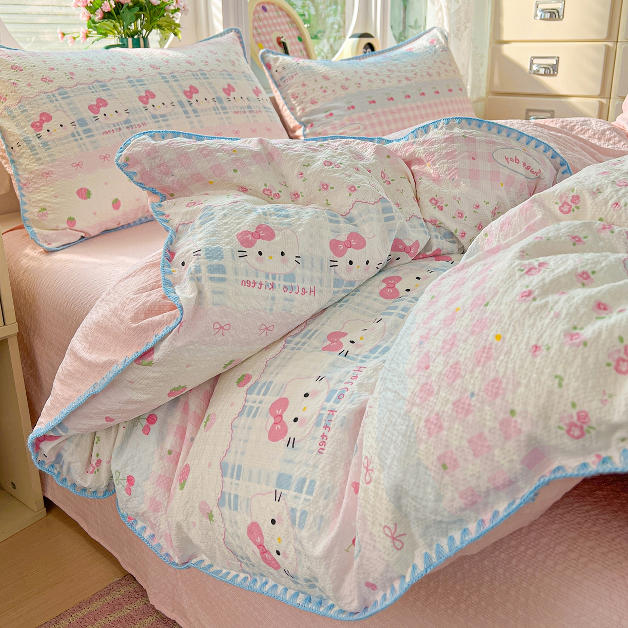 91家纺网 家纺一手货源 找家纺 恒尚居 2026新款泡芙纱四件套贝壳绣边床盖套件单被套床单床笠 【草莓KT】贝壳边