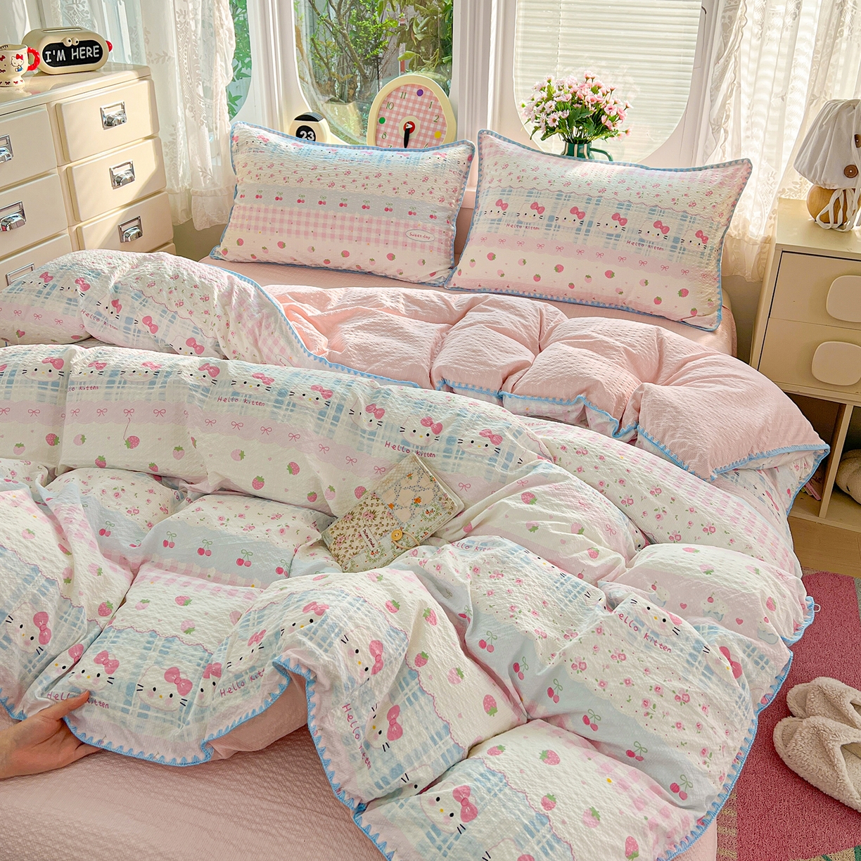 91家纺网 家纺一手货源 找家纺 恒尚居 2026新款泡芙纱四件套贝壳绣边床盖套件单被套床单床笠 【草莓KT】贝壳边