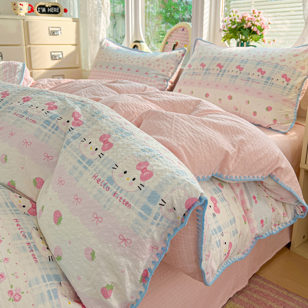 91家纺网 家纺一手货源 找家纺 恒尚居 2026新款泡芙纱四件套贝壳绣边床盖套件单被套床单床笠 【草莓KT】贝壳边